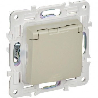 Розетка 1-постовая IEK SKANDY SK-R11B 16А IP44 с заземлением/защитные шторки, с крышкой, бежевый SK-R16-16-44-K10